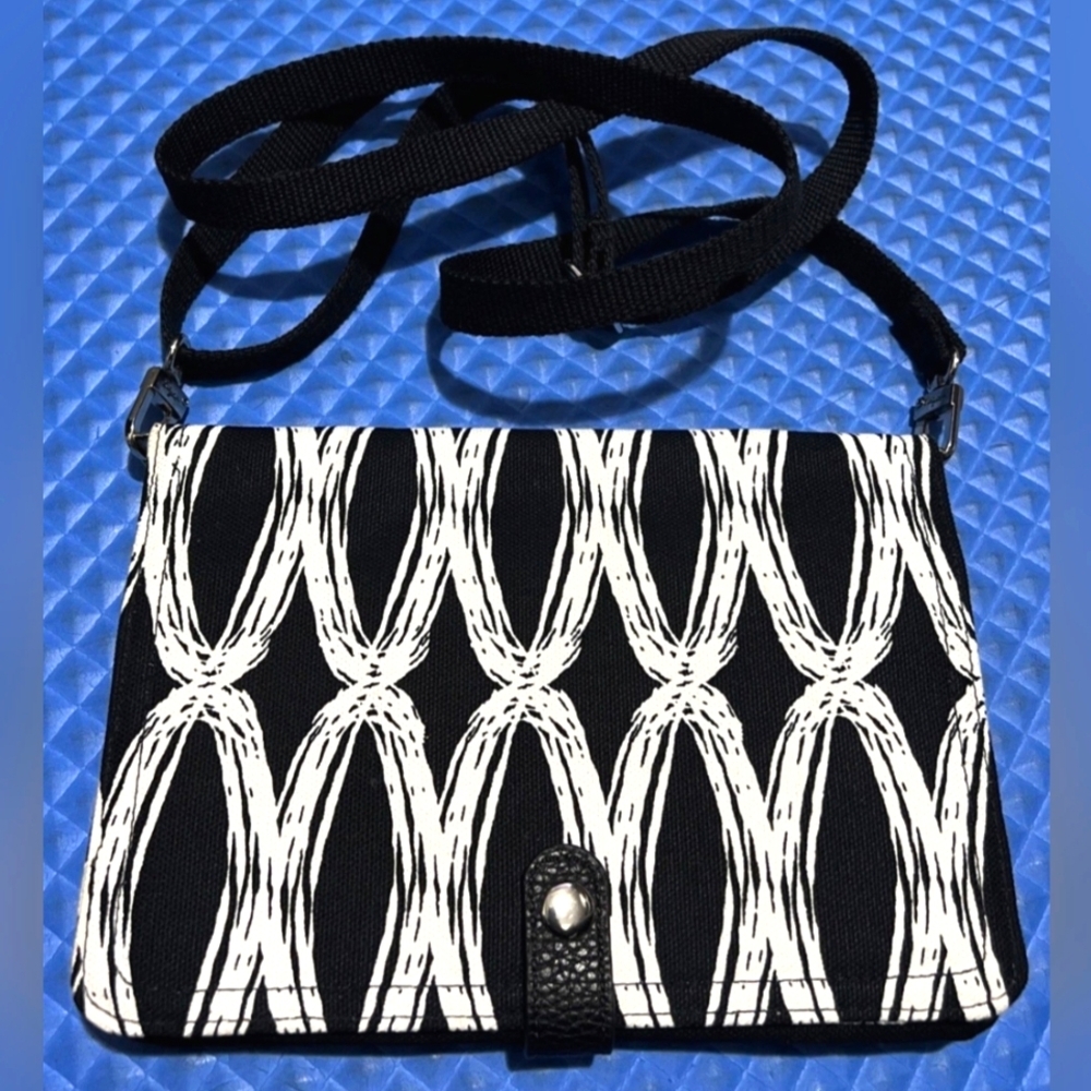 Thirty-One Black and White Geometric Crossbody Bag